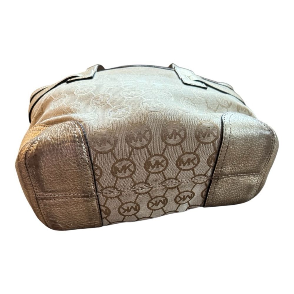 Michael Kors Small Monogrammed Leather Tote featuring the brand's signature logo - Picture 4 of 8